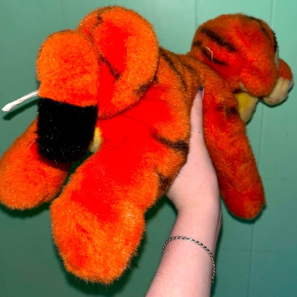 laying tigger Disney - Picture 4 of 6